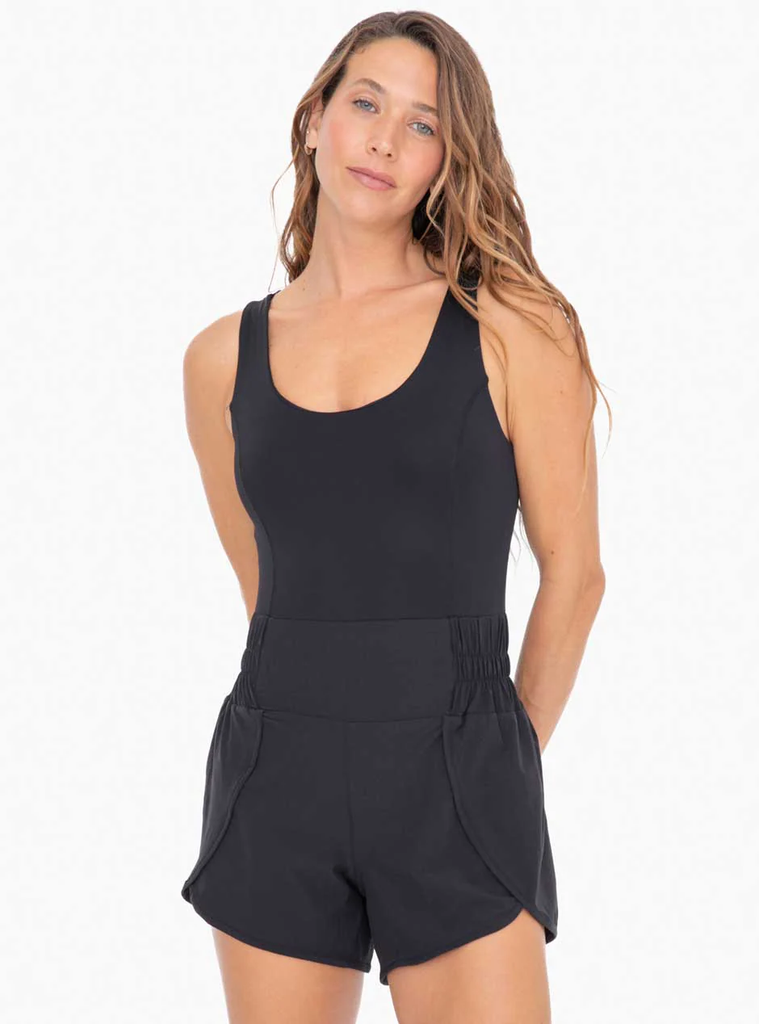 ACTIVE WOVEN SHORTSIE