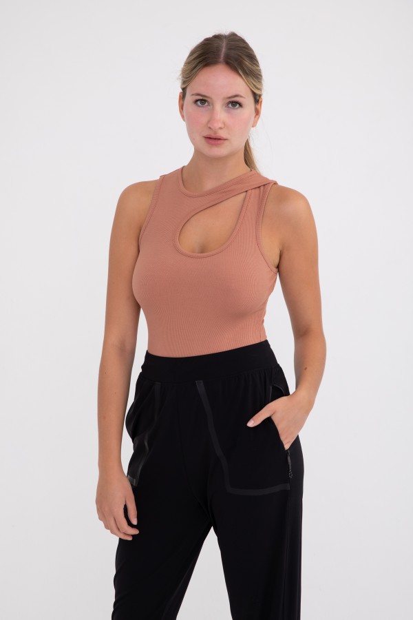 KEYHOLE CUTOUT BODYSUIT